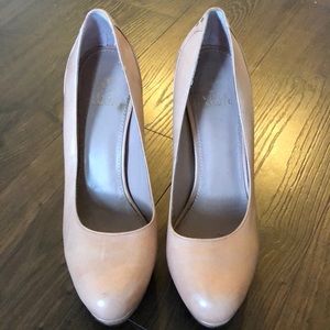 Vince Camuto Nude Heel with Rose Gold Design